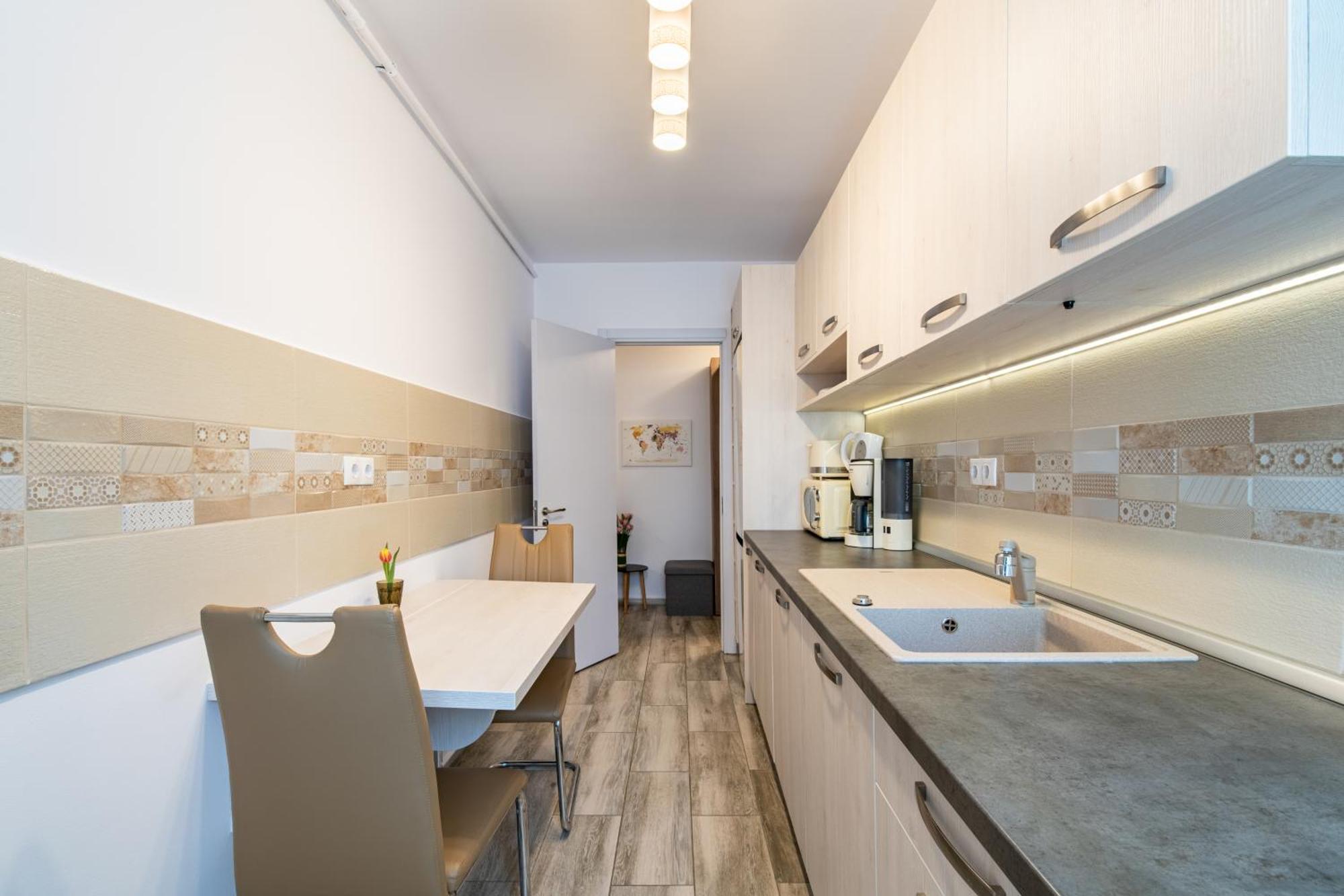 Springhome - Cozy Apartment With Balcony & Parking Braşov Esterno foto