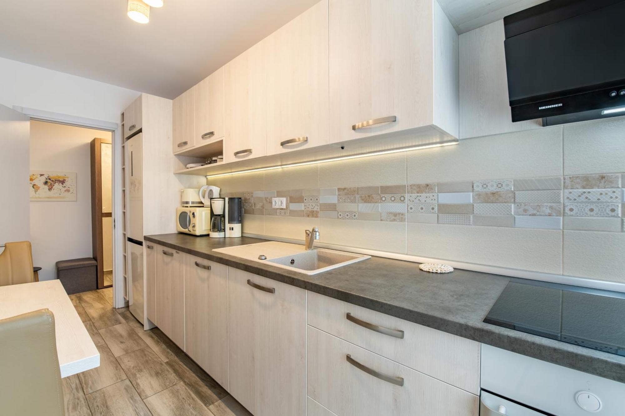 Springhome - Cozy Apartment With Balcony & Parking Braşov Esterno foto