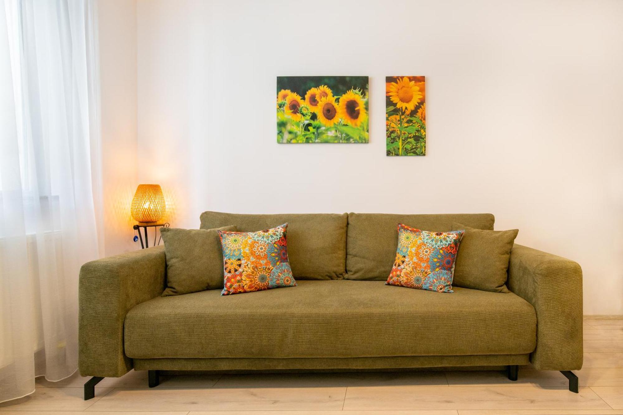 Springhome - Cozy Apartment With Balcony & Parking Braşov Esterno foto