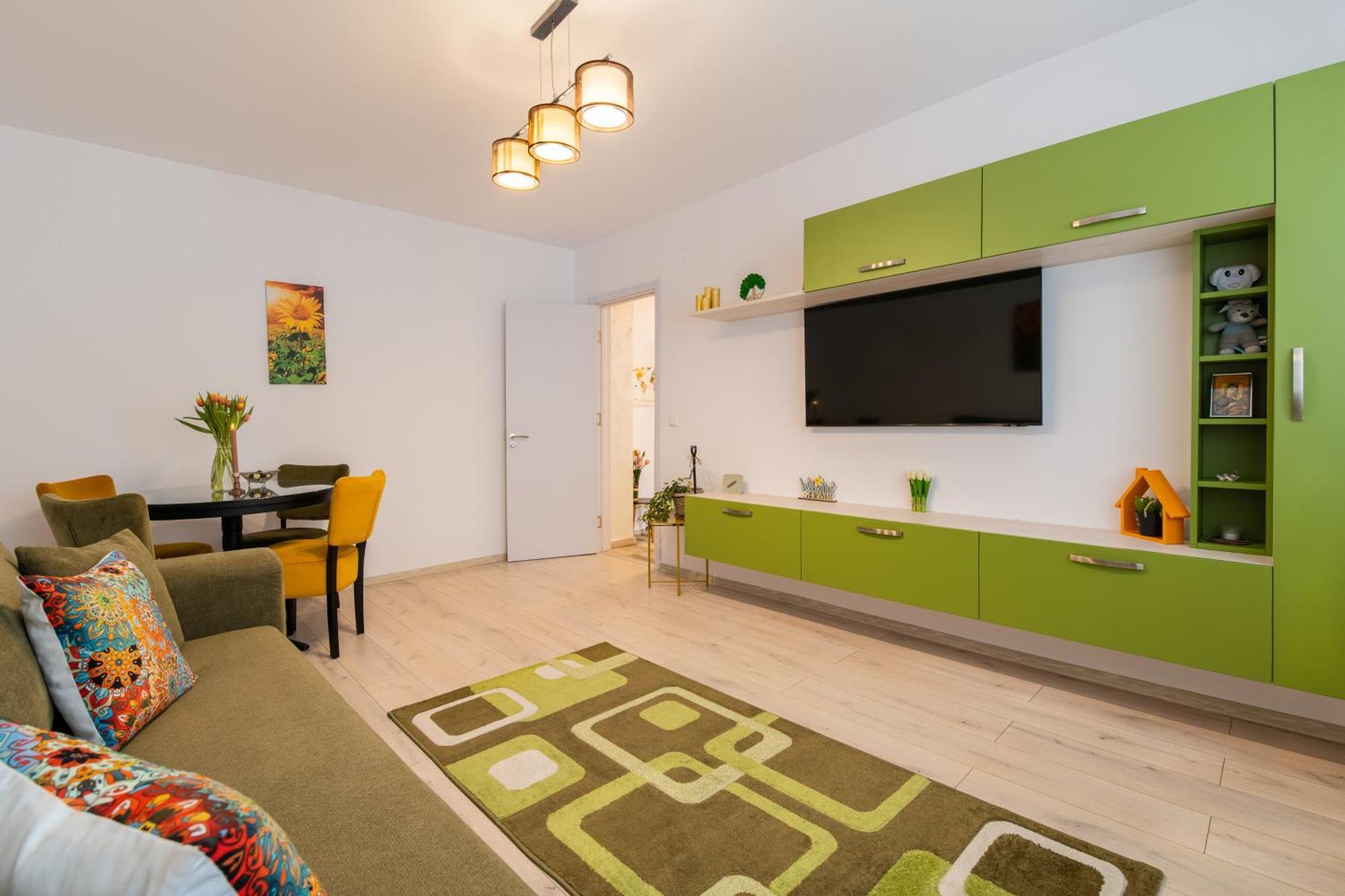 Springhome - Cozy Apartment With Balcony & Parking Braşov Esterno foto