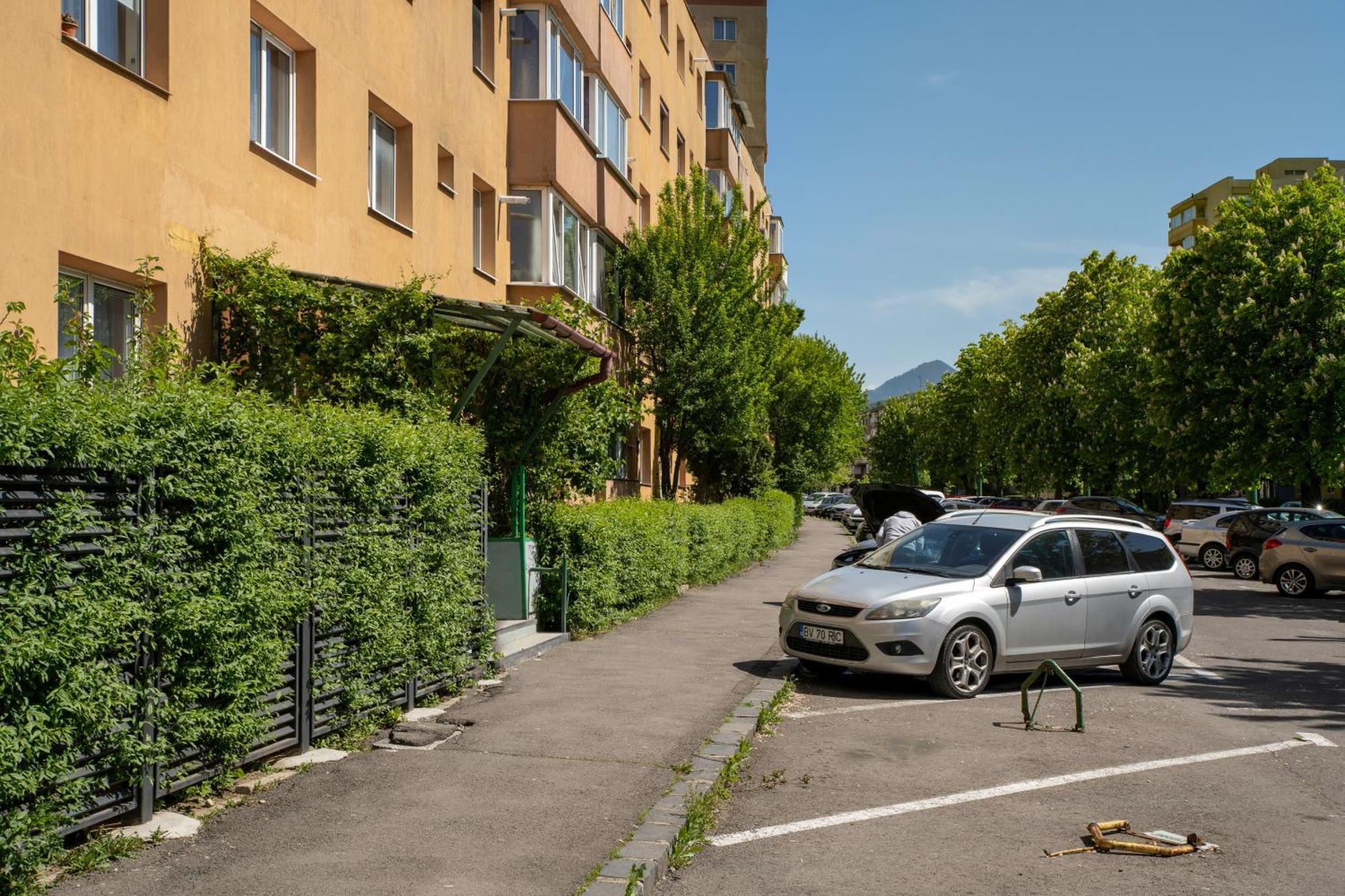 Springhome - Cozy Apartment With Balcony & Parking Braşov Esterno foto